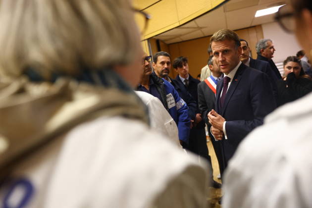 French President Macron in Trappes After Deadly Shooting - France French President Emmanuel Macron meets rescue forces at the town hall after a drive-by shooting during which a person was killed and at least four others were wounded including a 12-year-old girl, in Trappes, in the Yvelines department, near Paris, France, October 23, 2026. Photo by Hannah McKay Pool ABACAPRESS.COM Trappes France  Copyright: xMcKayxHannah Pool ABACAx