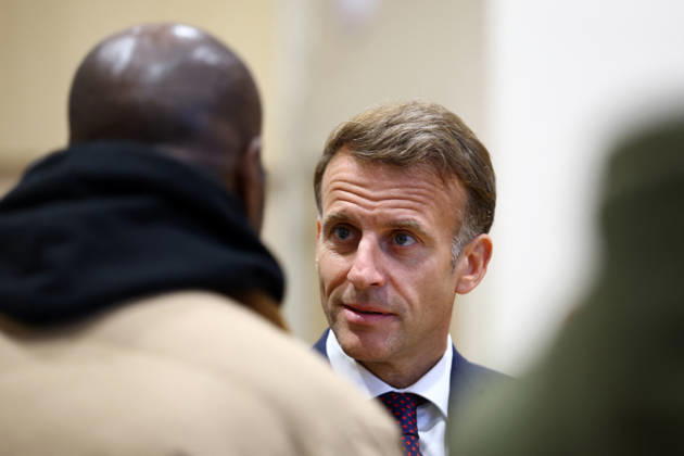 French President Macron in Trappes After Deadly Shooting - France French President Emmanuel Macron meets community members at the town hall after a drive-by shooting during which a person was killed and at least four others were wounded including a 12-year-old girl, in Trappes, in the Yvelines department, near Paris, France, October 23, 2026. Photo by Hannah McKay Pool ABACAPRESS.COM Trappes France  Copyright: xMcKayxHannah Pool ABACAx