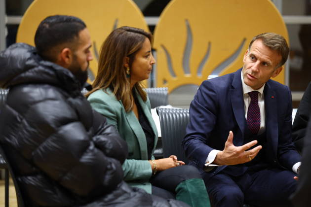 French President Macron in Trappes After Deadly Shooting - France French President Emmanuel Macron speaks with community members at the town hall after a drive-by shooting during which a person was killed and at least four others were wounded including a 12-year-old girl, in Trappes, in the Yvelines department, near Paris, France, October 23, 2026. Photo by Hannah McKay Pool ABACAPRESS.COM Trappes France  Copyright: xMcKayxHannah Pool ABACAx