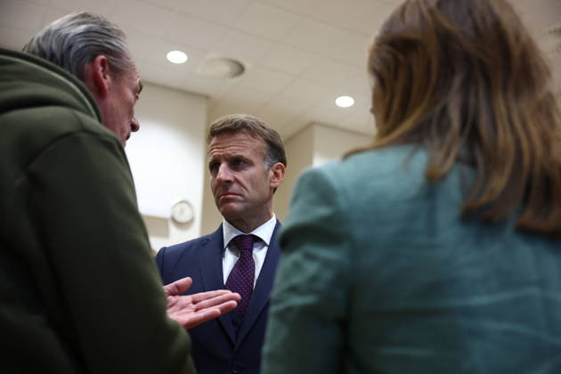 French President Macron in Trappes After Deadly Shooting - France French President Emmanuel Macron meets community members at the town hall after a drive-by shooting during which a person was killed and at least four others were wounded including a 12-year-old girl, in Trappes, in the Yvelines department, near Paris, France, October 23, 2026. Photo by Hannah McKay Pool ABACAPRESS.COM Trappes France  Copyright: xMcKayxHannah Pool ABACAx