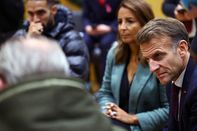 French President Macron in Trappes After Deadly Shooting - France French President Emmanuel Macron speaks with community members at the town hall after a drive-by shooting during which a person was killed and at least four others were wounded including a 12-year-old girl, in Trappes, in the Yvelines department, near Paris, France, October 23, 2026. Photo by Hannah McKay Pool ABACAPRESS.COM Trappes France  Copyright: xMcKayxHannah Pool ABACAx