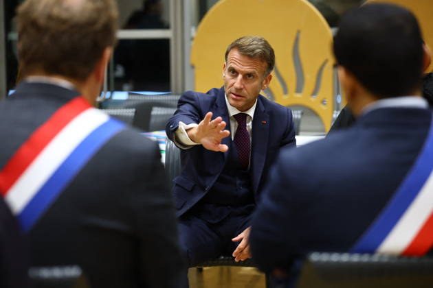 French President Macron in Trappes After Deadly Shooting - France French President Emmanuel Macron speaks with community members at the town hall after a drive-by shooting during which a person was killed and at least four others were wounded including a 12-year-old girl, in Trappes, in the Yvelines department, near Paris, France, October 23, 2026. Photo by Hannah McKay Pool ABACAPRESS.COM Trappes France  Copyright: xMcKayxHannah Pool ABACAx