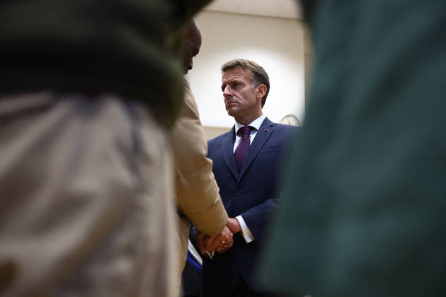 French President Macron in Trappes After Deadly Shooting - France French President Emmanuel Macron meets community members at the town hall after a drive-by shooting during which a person was killed and at least four others were wounded including a 12-year-old girl, in Trappes, in the Yvelines department, near Paris, France, October 23, 2026. Photo by Hannah McKay Pool ABACAPRESS.COM Trappes France  Copyright: xMcKayxHannah Pool ABACAx