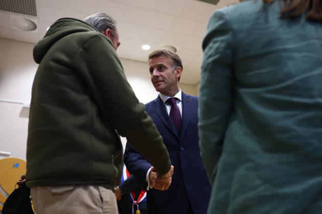French President Macron in Trappes After Deadly Shooting - France French President Emmanuel Macron meets community members at the town hall after a drive-by shooting during which a person was killed and at least four others were wounded including a 12-year-old girl, in Trappes, in the Yvelines department, near Paris, France, October 23, 2026. Photo by Hannah McKay Pool ABACAPRESS.COM Trappes France  Copyright: xMcKayxHannah Pool ABACAx