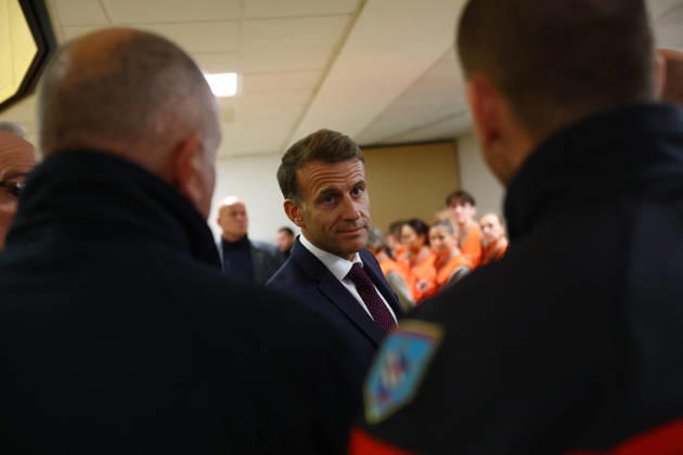 French President Macron in Trappes After Deadly Shooting - France French President Emmanuel Macron meets rescue forces at the town hall after a drive-by shooting during which a person was killed and at least four others were wounded including a 12-year-old girl, in Trappes, in the Yvelines department, near Paris, France, October 23, 2026. Photo by Hannah McKay Pool ABACAPRESS.COM Trappes France  Copyright: xMcKayxHannah Pool ABACAx
