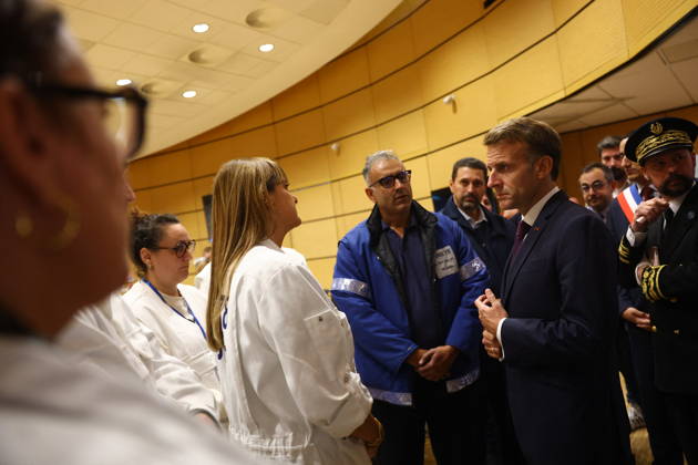French President Macron in Trappes After Deadly Shooting - France French President Emmanuel Macron meets rescue forces at the town hall after a drive-by shooting during which a person was killed and at least four others were wounded including a 12-year-old girl, in Trappes, in the Yvelines department, near Paris, France, October 23, 2026. Photo by Hannah McKay Pool ABACAPRESS.COM Trappes France  Copyright: xMcKayxHannah Pool ABACAx