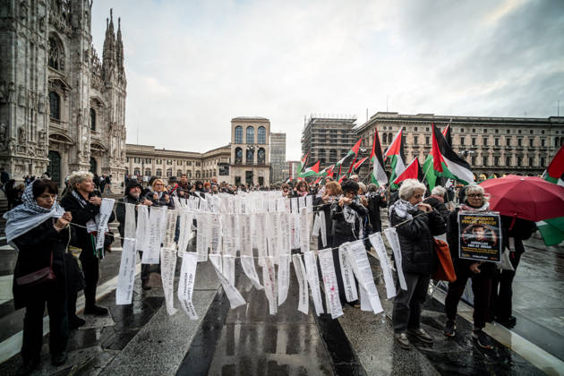 October 23, 2026, Milan, Mi, Italy: Pro-Palestinian associations protest with a flashmob to demand the release of Palestinian prisoners in Italian and Israeli jails in Piazza Duomo, Milan, on October 23, 2026. Milan Italy  - ZUMAa289 20261023_zia_a289_469 Copyright: xNicolaxMarfisi xAgfx