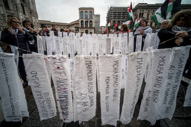 October 23, 2026, Milan, Mi, Italy: Pro-Palestinian associations protest with a flashmob to demand the release of Palestinian prisoners in Italian and Israeli jails in Piazza Duomo, Milan, on October 23, 2026. Milan Italy  - ZUMAa289 20261023_zia_a289_471 Copyright: xNicolaxMarfisi xAgfx