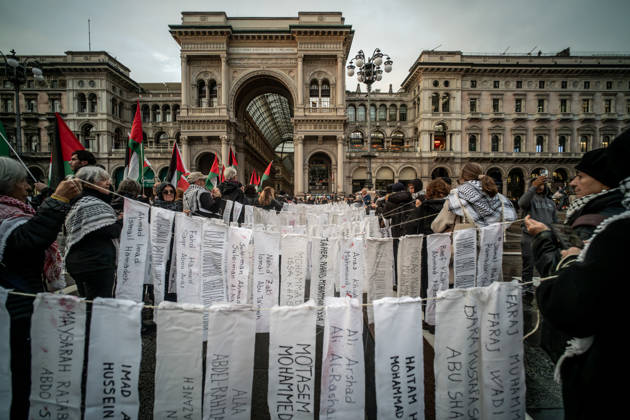 October 23, 2026, Milan, Mi, Italy: Pro-Palestinian associations protest with a flashmob to demand the release of Palestinian prisoners in Italian and Israeli jails in Piazza Duomo, Milan, on October 23, 2026. Milan Italy  - ZUMAa289 20261023_zia_a289_478 Copyright: xNicolaxMarfisi xAgfx