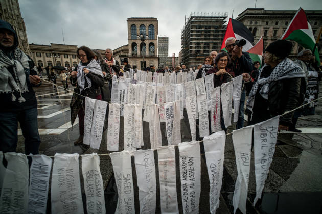 October 23, 2026, Milan, Mi, Italy: Pro-Palestinian associations protest with a flashmob to demand the release of Palestinian prisoners in Italian and Israeli jails in Piazza Duomo, Milan, on October 23, 2026. Milan Italy  - ZUMAa289 20261023_zia_a289_481 Copyright: xNicolaxMarfisi xAgfx
