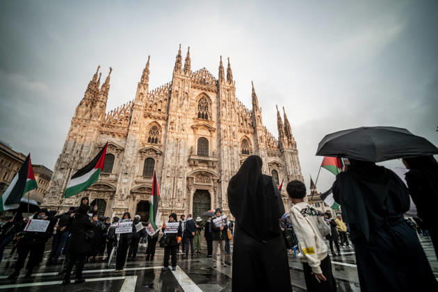 October 23, 2026, Milan, Mi, Italy: Pro-Palestinian associations protest with a flashmob to demand the release of Palestinian prisoners in Italian and Israeli jails in Piazza Duomo, Milan, on October 23, 2026. Milan Italy  - ZUMAa289 20261023_zia_a289_489 Copyright: xNicolaxMarfisi xAgfx
