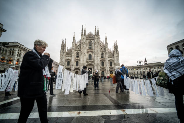 October 23, 2026, Milan, Mi, Italy: Pro-Palestinian associations protest with a flashmob to demand the release of Palestinian prisoners in Italian and Israeli jails in Piazza Duomo, Milan, on October 23, 2026. Milan Italy  - ZUMAa289 20261023_zia_a289_495 Copyright: xNicolaxMarfisi xAgfx