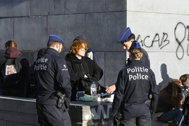 Extreme Left And Citizen Activists Protest 24 10 2026 BRUSSELS, BELGIUM - OCTOBER 24 : Police and demonstrators pictured during illegal demonstration the centre of Brussels against budget measures on October 24, 2026 in Brussels, Belgium, 24 10 2026 Brussels Belgium  Copyright: xPhilipxReynaersx