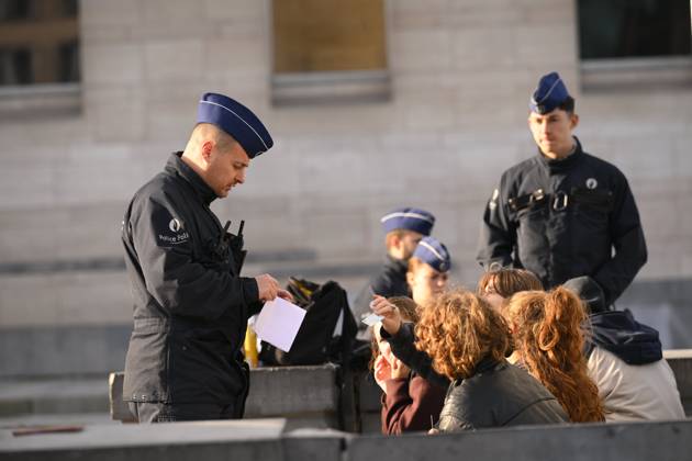 Extreme Left And Citizen Activists Protest 24 10 2026 BRUSSELS, BELGIUM - OCTOBER 24 : Police and demonstrators pictured during illegal demonstration the centre of Brussels against budget measures on October 24, 2026 in Brussels, Belgium, 24 10 2026 Brussels Belgium  Copyright: xPhilipxReynaersx