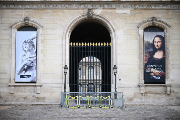 Louvre Museum Closed Ahead of The Day of Protests - Paris The Louvre Museum has closed its doors in anticipation of possible further unrest on the fringes of the day of protest this Saturday, October 24, 2026, in Paris, France. Several major Parisian museums have announced that they will be closing either fully or partially following the various incidents of violence that occurred last weekend during the protest. Photo by Eliot Blondet ABACAPRESS.COM Paris France  Copyright: xBlondetxEliot ABACAx