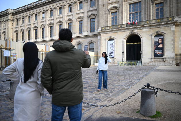 Louvre Museum Closed Ahead of The Day of Protests - Paris The Louvre Museum has closed its doors in anticipation of possible further unrest on the fringes of the day of protest this Saturday, October 24, 2026, in Paris, France. Several major Parisian museums have announced that they will be closing either fully or partially following the various incidents of violence that occurred last weekend during the protest. Photo by Eliot Blondet ABACAPRESS.COM Paris France  Copyright: xBlondetxEliot ABACAx