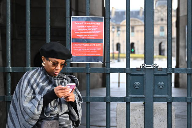 Louvre Museum Closed Ahead of The Day of Protests - Paris The Louvre Museum has closed its doors in anticipation of possible further unrest on the fringes of the day of protest this Saturday, October 24, 2026, in Paris, France. Several major Parisian museums have announced that they will be closing either fully or partially following the various incidents of violence that occurred last weekend during the protest. Photo by Eliot Blondet ABACAPRESS.COM Paris France  Copyright: xBlondetxEliot ABACAx