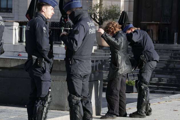 This image shows police controling peoples after a call for protests in Brussels for purchasing power, healthcare, and education, on Saturday 24 October 2026.  NICOLASxMAETERLINCK 190841124