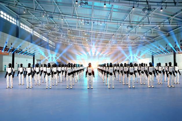 JINAN, CHINA - OCTOBER 24: One hundred ten Zhiyuan Yuanzheng A3 humanoid robots perform a synchronized formation dance to set a Guinness World Record on October 24, 2026 in Jinan, Shandong Province of China.  Copyright: xVCGx 111676700377