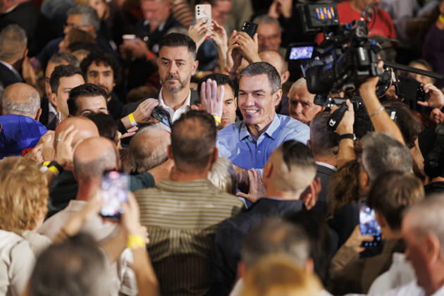 Sánchez heads his second pre-campaign event in Andalusia, this time in Granada. Photo of PSOE Secretary-General and Prime Minister Pedro Sánchez at a pre-campaign event at the Granada Convention and Exhibition Center. October 24 in Granada, Andalusia, Spain The event was also attended by the Deputy Secretary-General of the PSOE and Secretary-General of the PSOE in Andalusia, María Jesús Montero, and the Secretary-General of the PSOE in Granada and the party’s top candidate for the Senate in that province, Pedro Fernández October 24, 2026 Álex Cá Granada Granada Spain  Copyright: xÃlexxCamarax 7865994