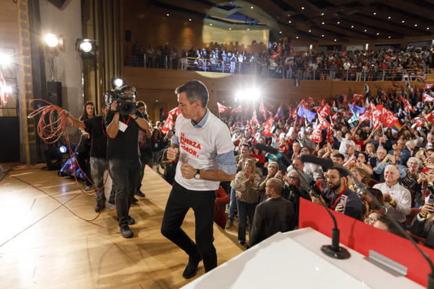 Sánchez heads his second pre-campaign event in Andalusia, this time in Granada. Photo of PSOE Secretary-General and Prime Minister Pedro Sánchez at a pre-campaign event at the Granada Convention and Exhibition Center. October 24 in Granada, Andalusia, Spain The event was also attended by the Deputy Secretary-General of the PSOE and Secretary-General of the PSOE in Andalusia, María Jesús Montero, and the Secretary-General of the PSOE in Granada and the party’s top candidate for the Senate in that province, Pedro Fernández October 24, 2026 Álex Cá Granada Granada Spain  Copyright: xÃlexxCamarax 7865995