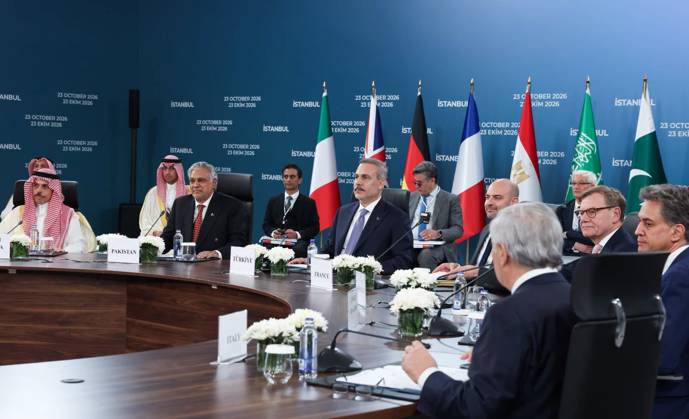 Foreign Ministers Attend R4-E4 Ministerial Meeting in Istanbul Foreign ministers from Egypt, Saudi Arabia, Turkey and Pakistan, alongside their counterparts from Italy, the United Kingdom, Germany and France, attend the first joint ministerial meeting of the R4 and E4 groups in Istanbul, Turkey, on October 23, 2026. The meeting focuses on supporting efforts to de-escalate tensions in the Middle East and strengthening diplomatic coordination to address regional crises. Photo by Egyptian Foreign Minister Office apaimages Cairo Cairo Egypt 231026_Turkey_EPO_00(2) Copyright: xapaimagesxEgyptianxForeignxMinisterxxOfficex xapaimagesx