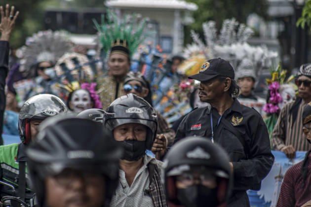 October 24, 2026, Yogyakarta, Special Region Of Yogyakarta, Indonesia: Yogyakarta, Indonesia, October 24, 2026.Participants wear traditional costumes during a cultural parade held to mark the 270th anniversary of the Special Region of Yogyakarta on Taman Siswa Street in Yogyakarta. The cultural parade showcased the region™s diversity in art, culture, and identity through a carnival that involved local government officials and all the villages in Wirogunan. Yogyakarta Indonesia - ZUMAf198 20261024_zip_f198_003 Copyright: xMuhammadxFebriansyahx