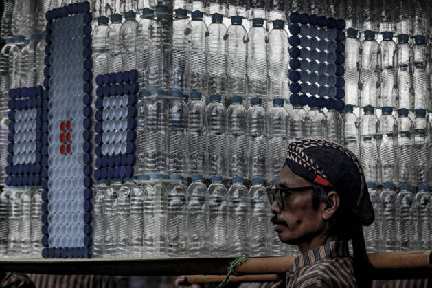 October 24, 2026, Yogyakarta, Special Region Of Yogyakarta, Indonesia: Yogyakarta, Indonesia, October 24, 2026.Participants wear traditional costumes during a cultural parade held to mark the 270th anniversary of the Special Region of Yogyakarta on Taman Siswa Street in Yogyakarta. The cultural parade showcased the region™s diversity in art, culture, and identity through a carnival that involved local government officials and all the villages in Wirogunan. Yogyakarta Indonesia - ZUMAf198 20261024_zip_f198_007 Copyright: xMuhammadxFebriansyahx