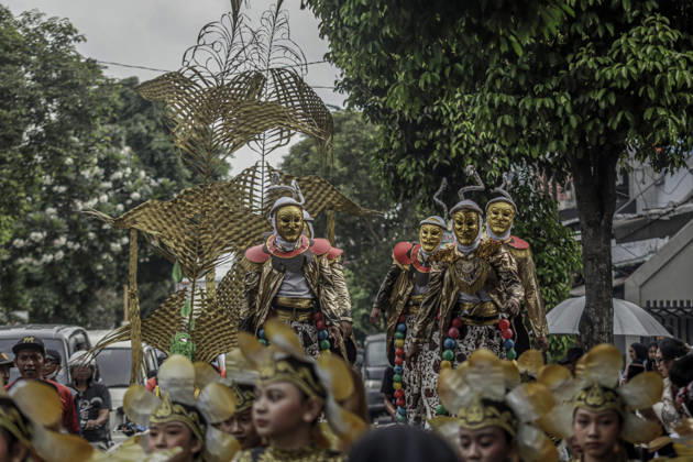 October 24, 2026, Yogyakarta, Special Region Of Yogyakarta, Indonesia: Yogyakarta, Indonesia, October 24, 2026.Participants wear traditional costumes during a cultural parade held to mark the 270th anniversary of the Special Region of Yogyakarta on Taman Siswa Street in Yogyakarta. The cultural parade showcased the region™s diversity in art, culture, and identity through a carnival that involved local government officials and all the villages in Wirogunan. Yogyakarta Indonesia - ZUMAf198 20261024_zip_f198_008 Copyright: xMuhammadxFebriansyahx