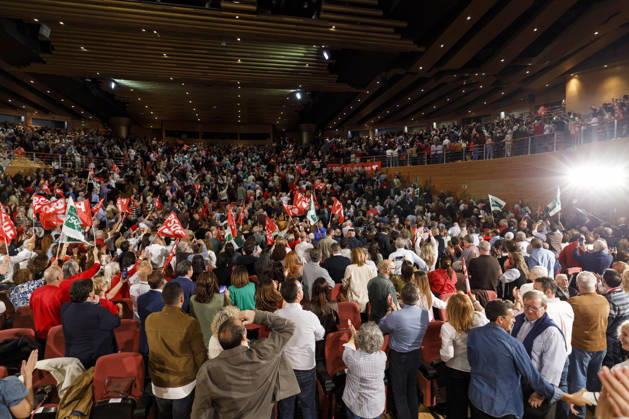 Sánchez heads his second pre-campaign event in Andalusia, this time in Granada. Photo of PSOE Secretary-General and Prime Minister Pedro Sánchez at a pre-campaign event at the Granada Convention and Exhibition Center. October 24 in Granada, Andalusia, Spain The event was also attended by the Deputy Secretary-General of the PSOE and Secretary-General of the PSOE in Andalusia, María Jesús Montero, and the Secretary-General of the PSOE in Granada and the party’s Senate candidate for that province, Pedro Fernández October 24, 2026 Álex Cá Granada Granada Spain  Copyright: xÃlexxCamarax 7866097