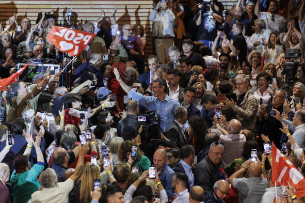 Sánchez heads his second pre-campaign event in Andalusia, this time in Granada. Photo of PSOE Secretary-General and Prime Minister Pedro Sánchez at a pre-campaign event at the Granada Convention and Exhibition Center. October 24 in Granada, Andalusia, Spain The event was also attended by the Deputy Secretary-General of the PSOE and Secretary-General of the PSOE in Andalusia, María Jesús Montero, and the Secretary-General of the PSOE in Granada and the party’s top candidate for the Senate in that province, Pedro Fernández October 24, 2026 Álex Cá Granada Granada Spain  Copyright: xÃlexxCamarax 7866098