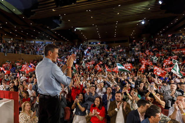 Sánchez heads his second pre-campaign event in Andalusia, this time in Granada. Photo of PSOE Secretary-General and Prime Minister Pedro Sánchez at a pre-campaign event at the Granada Convention and Exhibition Center. October 24 in Granada, Andalusia, Spain The event was also attended by the Deputy Secretary-General of the PSOE and Secretary-General of the PSOE in Andalusia, María Jesús Montero, and the Secretary-General of the PSOE in Granada and the party’s top candidate for the Senate in that province, Pedro Fernández October 24, 2026 Álex Cá Granada Granada Spain  Copyright: xÃlexxCamarax 7866102