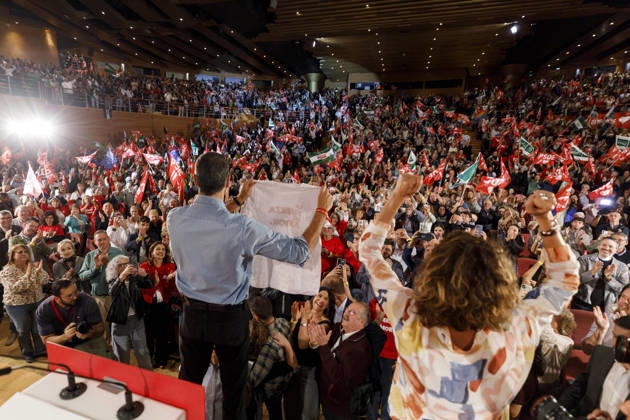 Sánchez heads his second pre-campaign event in Andalusia, this time in Granada. Photo of PSOE Secretary-General and Prime Minister Pedro Sánchez at a pre-campaign event at the Granada Convention and Exhibition Center. October 24 in Granada, Andalusia, Spain The event was also attended by the Deputy Secretary-General of the PSOE and Secretary-General of the PSOE in Andalusia, María Jesús Montero, and the Secretary-General of the PSOE in Granada and the party’s top candidate for the Senate in that province, Pedro Fernández October 24, 2026 Álex Cá Granada Granada Spain  Copyright: xÃlexxCamarax 7866103