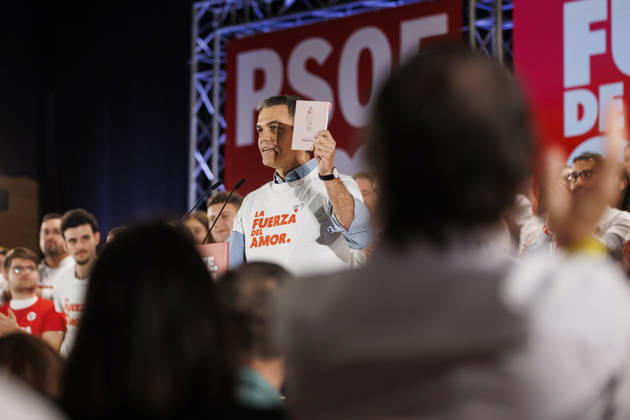 Sánchez heads his second pre-campaign event in Andalusia, this time in Granada. Photo of PSOE Secretary-General and Prime Minister Pedro Sánchez at a pre-campaign event at the Granada Convention and Exhibition Center. October 24 in Granada, Andalusia, Spain The event was also attended by the Deputy Secretary-General of the PSOE and Secretary-General of the PSOE in Andalusia, María Jesús Montero, and the Secretary-General of the PSOE in Granada and the party’s top candidate for the Senate in that province, Pedro Fernández October 24, 2026 Álex Cá Granada Granada Spain  Copyright: xÃlexxCamarax 7866117