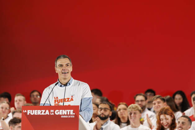 Sánchez heads his second pre-campaign event in Andalusia, this time in Granada. Photo of PSOE Secretary-General and Prime Minister Pedro Sánchez at a pre-campaign event at the Granada Convention and Exhibition Center. October 24 in Granada, Andalusia, Spain The event was also attended by the Deputy Secretary-General of the PSOE and Secretary-General of the PSOE in Andalusia, María Jesús Montero, and the Secretary-General of the PSOE in Granada and the party’s Senate candidate for that province, Pedro Fernández October 24, 2026 Álex Cá Granada Granada Spain  Copyright: xÃlexxCamarax 7866109