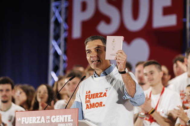 Sánchez heads his second pre-campaign event in Andalusia, this time in Granada. Photo of PSOE Secretary-General and Prime Minister Pedro Sánchez at a pre-campaign event at the Granada Convention and Exhibition Center. October 24 in Granada, Andalusia, Spain The event was also attended by the Deputy Secretary-General of the PSOE and Secretary-General of the PSOE in Andalusia, María Jesús Montero, and the Secretary-General of the PSOE in Granada and the party’s Senate candidate for that province, Pedro Fernández October 24, 2026 Álex Cá Granada Granada Spain  Copyright: xÃlexxCamarax 7866118