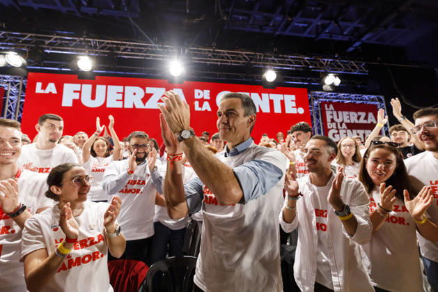 Sánchez heads his second pre-campaign event in Andalusia, this time in Granada. Photo of PSOE Secretary-General and Prime Minister Pedro Sánchez at a pre-campaign event at the Granada Convention and Exhibition Center. October 24 in Granada, Andalusia, Spain The event was also attended by the Deputy Secretary-General of the PSOE and Secretary-General of the PSOE in Andalusia, María Jesús Montero, and the Secretary-General of the PSOE in Granada and the party’s Senate candidate for that province, Pedro Fernández October 24, 2026 Álex Cá Granada Granada Spain  Copyright: xÃlexxCamarax 7866104