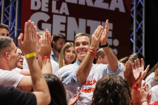 Sánchez heads his second pre-campaign event in Andalusia, this time in Granada. Photo of PSOE Secretary-General and Prime Minister Pedro Sánchez at a pre-campaign event at the Granada Convention and Exhibition Center. October 24 in Granada, Andalusia, Spain The event was also attended by the Deputy Secretary-General of the PSOE and Secretary-General of the PSOE in Andalusia, María Jesús Montero, and the Secretary-General of the PSOE in Granada and the party’s Senate candidate for that province, Pedro Fernández October 24, 2026 Álex Cá Granada Granada Spain  Copyright: xÃlexxCamarax 7866106