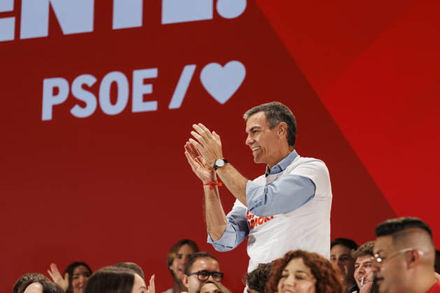 Sánchez heads his second pre-campaign event in Andalusia, this time in Granada. Photo of PSOE Secretary-General and Prime Minister Pedro Sánchez at a pre-campaign event at the Granada Convention and Exhibition Center. October 24 in Granada, Andalusia, Spain The event was also attended by the Deputy Secretary-General of the PSOE and Secretary-General of the PSOE in Andalusia, María Jesús Montero, and the Secretary-General of the PSOE in Granada and the party’s Senate candidate for that province, Pedro Fernández October 24, 2026 Álex Cá Granada Granada Spain  Copyright: xÃlexxCamarax 7866107
