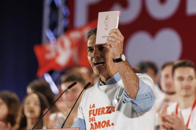 Sánchez heads his second pre-campaign event in Andalusia, this time in Granada. Photo of PSOE Secretary-General and Prime Minister Pedro Sánchez at a pre-campaign event at the Granada Convention and Exhibition Center. October 24 in Granada, Andalusia, Spain The event was also attended by the Deputy Secretary-General of the PSOE and Secretary-General of the PSOE in Andalusia, María Jesús Montero, and the Secretary-General of the PSOE in Granada and the party’s Senate candidate for that province, Pedro Fernández October 24, 2026 Álex Cá Granada Granada Spain  Copyright: xÃlexxCamarax 7866119