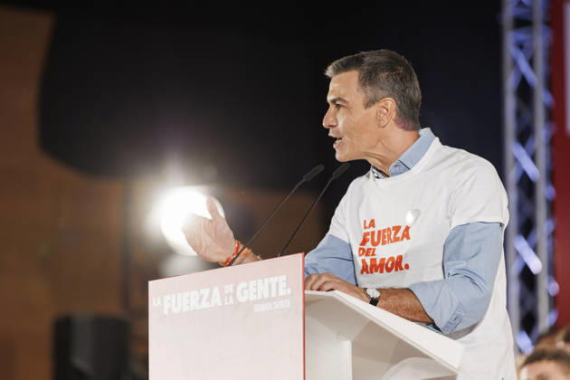 Sánchez heads his second pre-campaign event in Andalusia, this time in Granada. Photo of PSOE Secretary-General and Prime Minister Pedro Sánchez at a pre-campaign event at the Granada Convention and Exhibition Center. October 24 in Granada, Andalusia, Spain The event was also attended by the Deputy Secretary-General of the PSOE and Secretary-General of the PSOE in Andalusia, María Jesús Montero, and the Secretary-General of the PSOE in Granada and the party’s Senate candidate for that province, Pedro Fernández October 24, 2026 Álex Cá Granada Granada Spain  Copyright: xÃlexxCamarax 7866121