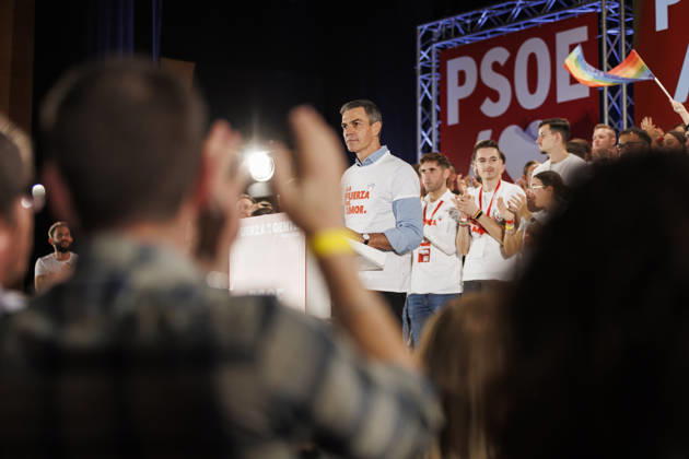 Sánchez heads his second pre-campaign event in Andalusia, this time in Granada. Photo of PSOE Secretary-General and Prime Minister Pedro Sánchez at a pre-campaign event at the Granada Convention and Exhibition Center. October 24 in Granada, Andalusia, Spain The event was also attended by the Deputy Secretary-General of the PSOE and Secretary-General of the PSOE in Andalusia, María Jesús Montero, and the Secretary-General of the PSOE in Granada and the party’s Senate candidate for that province, Pedro Fernández October 24, 2026 Álex Cá Granada Granada Spain  Copyright: xÃlexxCamarax 7866123