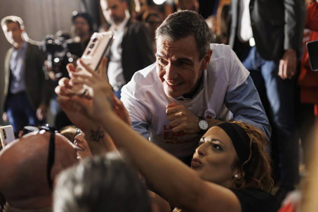 Sánchez heads his second pre-campaign event in Andalusia, this time in Granada. Photo of the PSOE Secretary-General and Prime Minister, Pedro Sánchez, at a pre-campaign event at the Granada Convention and Exhibition Center October 24 in Granada, Andalusia, Spain The event was also attended by the Deputy Secretary-General of the PSOE and Secretary-General of the PSOE in Andalusia, María Jesús Montero, and the Secretary-General of the PSOE in Granada and the party’s Senate candidate for that province, Pedro Fernández October 24, 2026 Álex Cá Granada, Granada, Spain  Copyright: xÃlexxCamarax 7866181