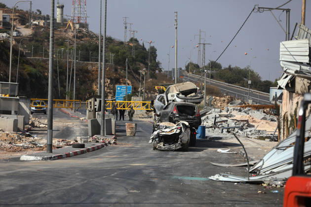 Palestinian homes in the ??Hebron destroyed following a clash at a checkpoint HEBRON, WEST BANK, PALESTINE - OCTOBER 24: A general view of the damaged cars and rubble of Palestinian homes and structures demolished by Israeli army heavy machinery in the Farsh Al Hawa area of Hebron, West Bank, Palestine on Saturday, October 24, 2026. The demolitions followed a deadly shootout at the local checkpoint involving two Palestinians and two Israeli soldiers, leading to a total lockdown of Hebron and surrounding communities. Wisam Hashlamoun Anadolu Hebron West Bank. Editorial use only. Please get in touch for any other usage.  Copyright: x2026xAnadoluxWisamxHashlamounx