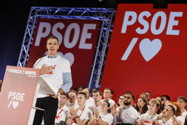 Sánchez heads his second pre-campaign event in Andalusia, this time in Granada. Photo of the PSOE Secretary-General and Prime Minister, Pedro Sánchez, at a pre-campaign event at the Granada Convention and Exhibition Center October 24 in Granada, Andalusia, Spain The event was also attended by the Deputy Secretary-General of the PSOE and Secretary-General of the PSOE in Andalusia, María Jesús Montero, and the Secretary-General of the PSOE in Granada and the party’s Senate candidate for that province, Pedro Fernández October 24, 2026 Álex Cá Granada, Granada, Spain  Copyright: xÃlexxCamarax 7866172