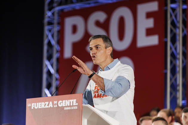 Sánchez heads his second pre-campaign event in Andalusia, this time in Granada. Photo of the PSOE Secretary-General and Prime Minister, Pedro Sánchez, at a pre-campaign event at the Granada Convention and Exhibition Center October 24 in Granada, Andalusia, Spain The event was also attended by the Deputy Secretary-General of the PSOE and Secretary-General of the PSOE in Andalusia, María Jesús Montero, and the Secretary-General of the PSOE in Granada and the party’s Senate candidate for that province, Pedro Fernández October 24, 2026 Álex Cá Granada, Granada, Spain Copyright: xÃlexxCamarax 7866173