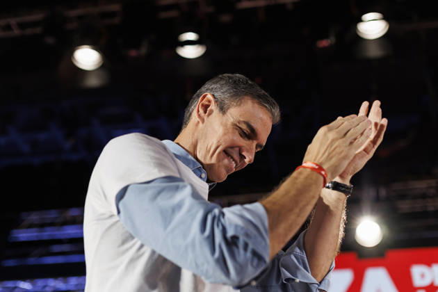 Sánchez heads his second pre-campaign event in Andalusia, this time in Granada. Photo of the PSOE Secretary-General and Prime Minister, Pedro Sánchez, at a pre-campaign event at the Granada Convention and Exhibition Center October 24 in Granada, Andalusia, Spain The event was also attended by the Deputy Secretary-General of the PSOE and Secretary-General of the PSOE in Andalusia, María Jesús Montero, and the Secretary-General of the PSOE in Granada and the party’s Senate candidate for that province, Pedro Fernández October 24, 2026 Álex Cá Granada, Granada, Spain Copyright: xÃlexxCamarax 7866176