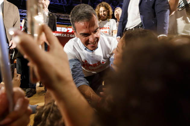 Sánchez heads his second pre-campaign event in Andalusia, this time in Granada. Photo of the PSOE Secretary-General and Prime Minister, Pedro Sánchez, at a pre-campaign event at the Granada Convention and Exhibition Center October 24 in Granada, Andalusia, Spain The event was also attended by the Deputy Secretary-General of the PSOE and Secretary-General of the PSOE in Andalusia, María Jesús Montero, and the Secretary-General of the PSOE in Granada and the party’s Senate candidate for that province, Pedro Fernández October 24, 2026 Álex Cá Granada, Granada, Spain Copyright: xÃlexxCamarax 7866182