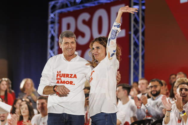 Sánchez heads his second pre-campaign event in Andalusia, this time in Granada. Photo of the PSOE’s deputy secretary-general and secretary-general of the PSOE in Andalusia, María Jesús Montero, and the secretary-general of the PSOE in Granada and the party’s Senate candidate for that province, Pedro Fernández, at a pre-campaign event at the Granada Convention and Exhibition Center. October 24 in Granada, Andalusia, Spain. The event was also attended by the Secretary-General of the PSOE and Prime Minister, Pedro Sánchez. OCTOBER 24, 2026 Álex Cá Granada, Granada, Spain Copyright: xÃlexxCamarax 7866146