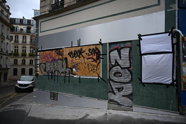 French police conduct security and identity checks in Paris ahead of protests PARIS, FRANCE - OCTOBER 24: Commercial establishments, bank branches, and luxury boutiques in central Paris are seen securing their storefronts with wooden protective panels and metal barricades in central Paris, France on Saturday, October 24, 2026. Due to planned demonstrations across the country, security forces have heightened their state of alert in major squares throughout Paris, established perimeter checkpoints, and increased police patrols. Mouneb Taim Anadolu Paris France. Editorial use only. Please get in touch for any other usage.  Copyright: x2026xAnadoluxMounebxTaimx